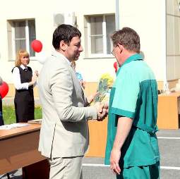 Николай Ташланов поздравил с Днем медицинского работника  коллективы медицинских учреждений Югры 