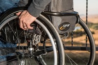 Николай Ташланов помог медучреждению окружной столицы приобрести инвалидные кресла-коляски.