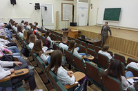 Николай Ташланов встретился со студентами Ханты-Мансийской медицинской академии