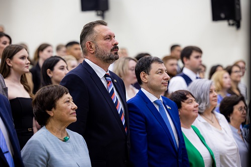 Николай Ташланов поздравил выпускников медицинской академии