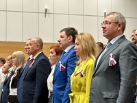 Николай Ташланов принял участие в торжественном собрании ко Дню города Ханты-Мансийска и Дню России
