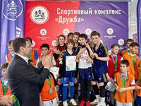 Николай Ташланов наградил победителей муниципального этапа соревнований по футболу среди школьных команд
