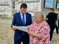 Николай Ташланов проинспектировал ход строительства школы, входящей в Карту развития Югры
